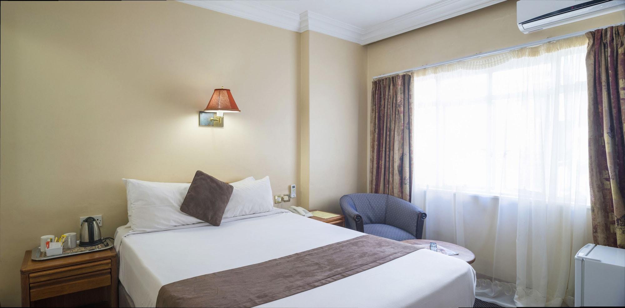 New Ambassador Hotel Хараре Экстерьер фото