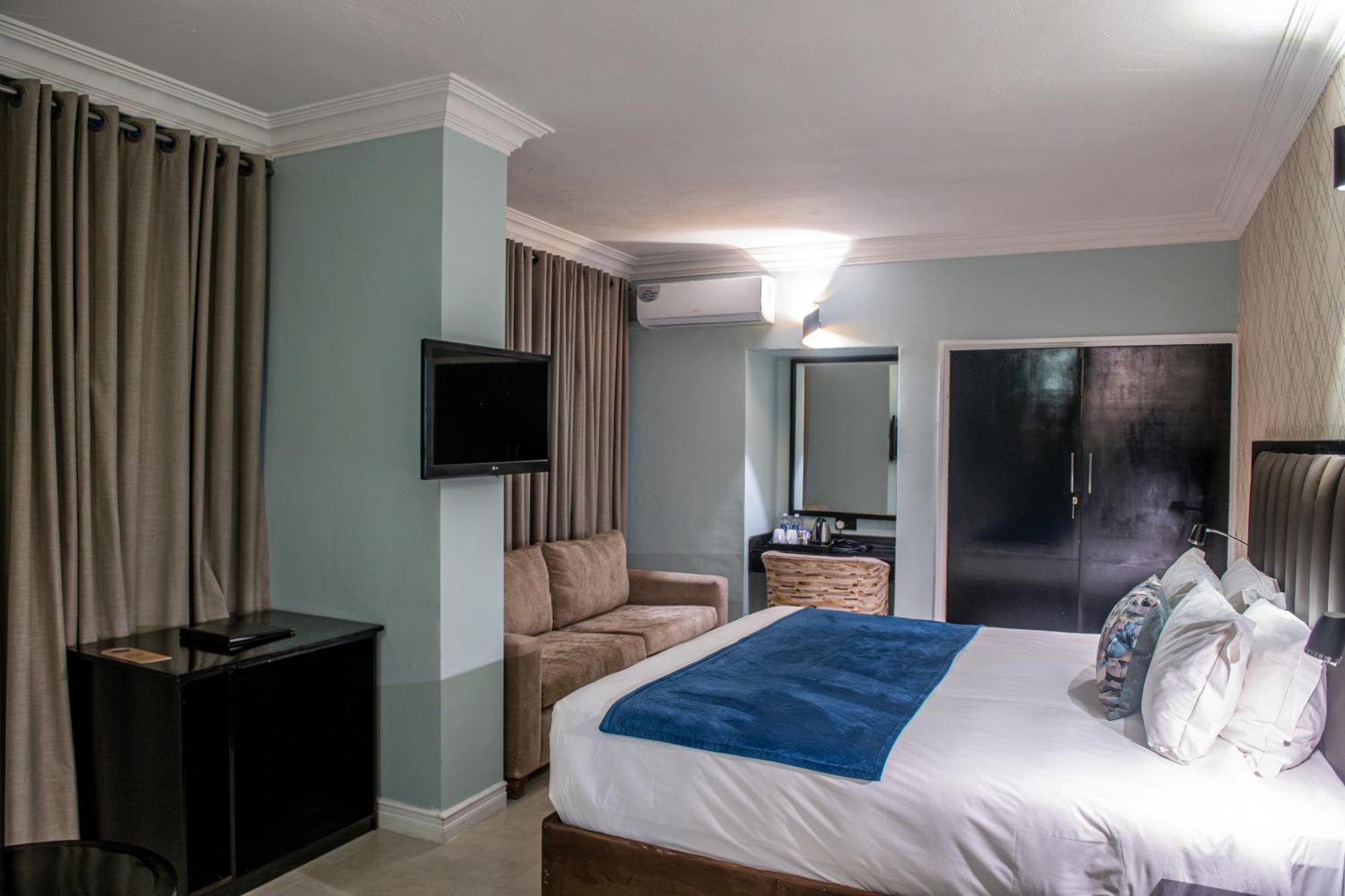 New Ambassador Hotel Хараре Экстерьер фото