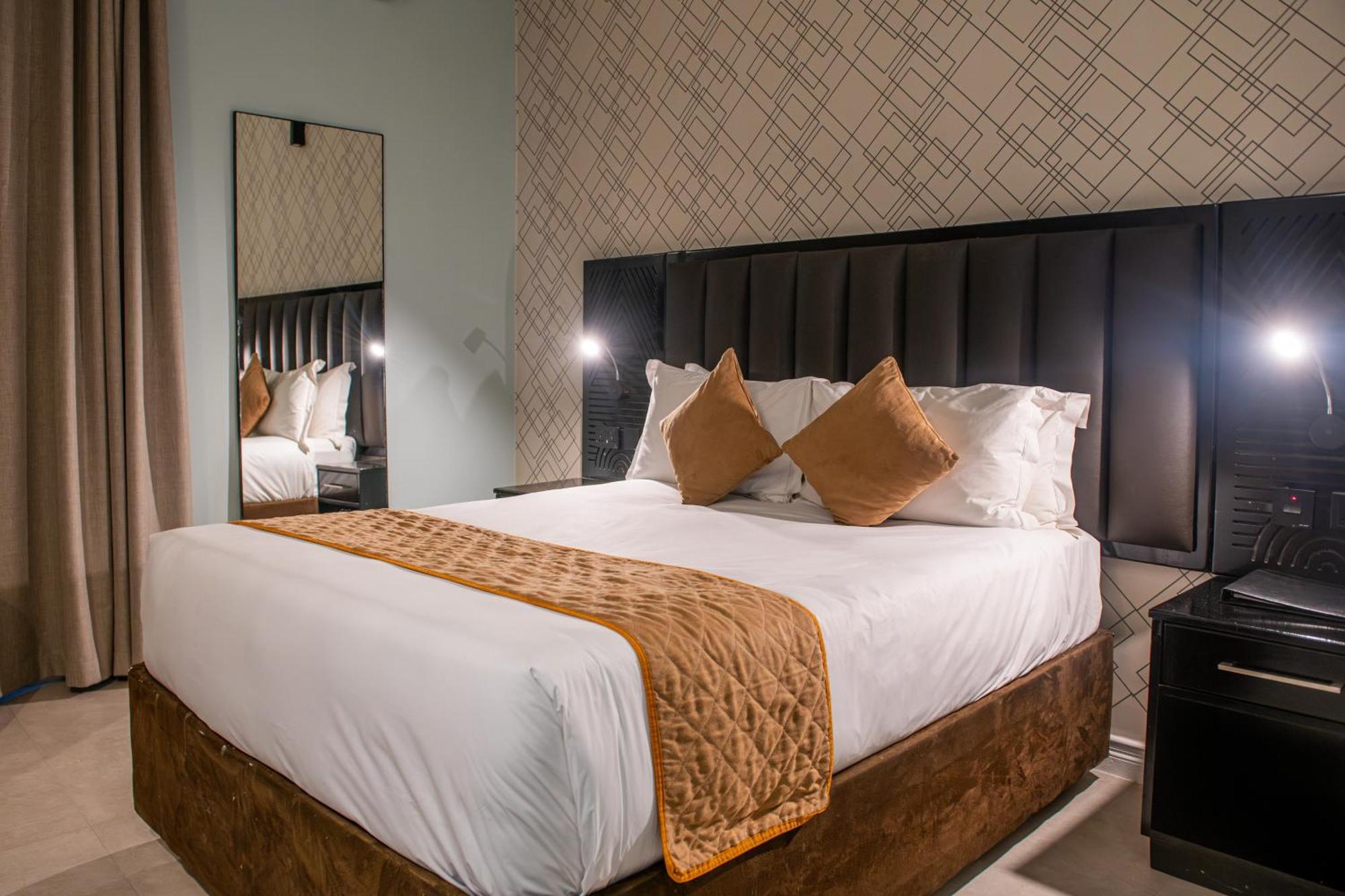New Ambassador Hotel Хараре Экстерьер фото