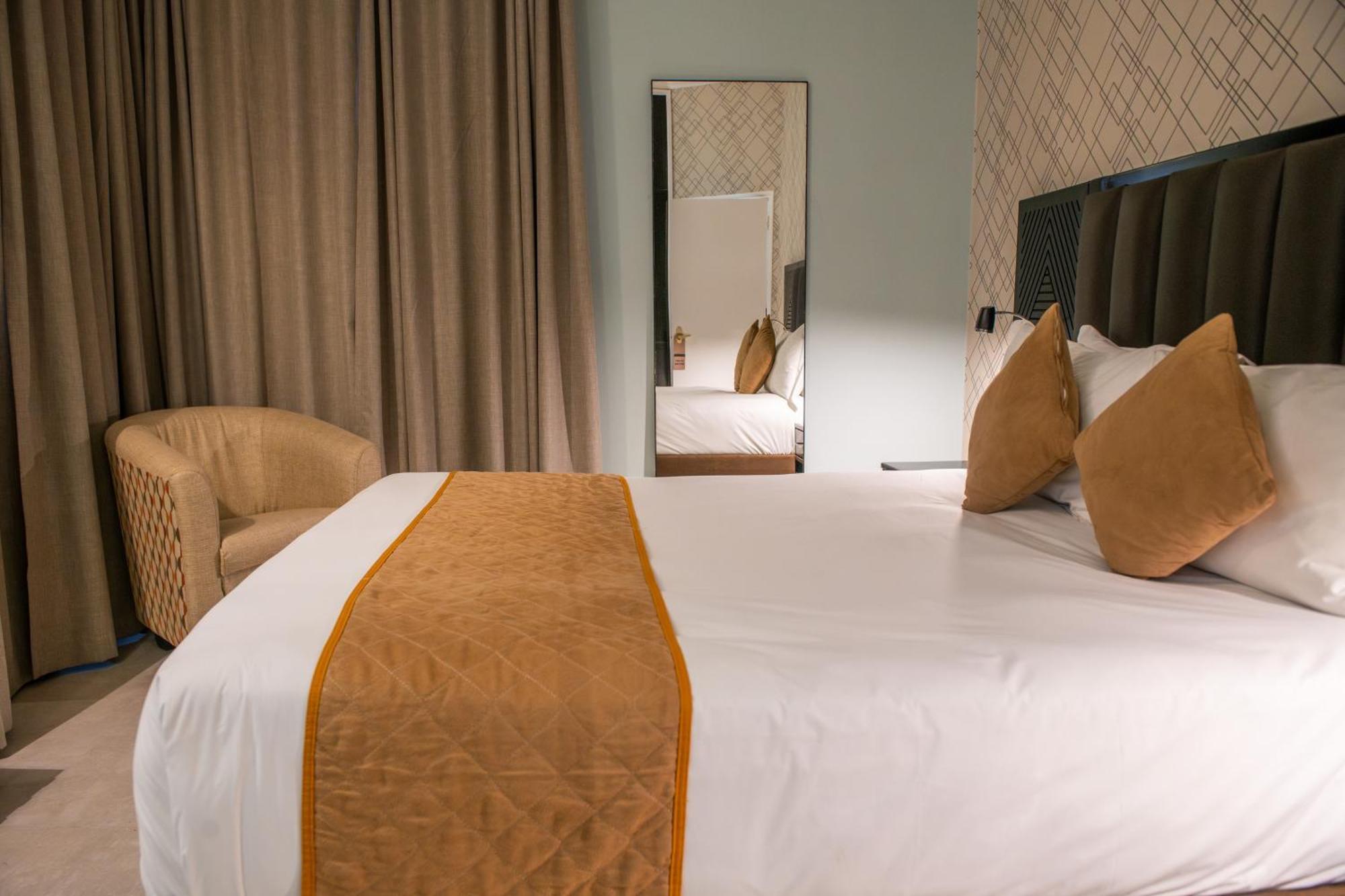 New Ambassador Hotel Хараре Экстерьер фото