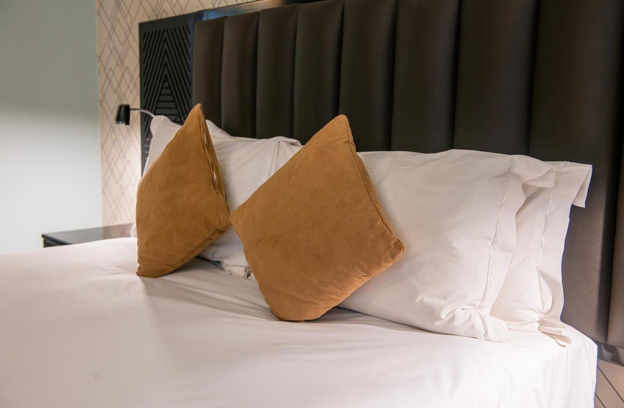 New Ambassador Hotel Хараре Экстерьер фото