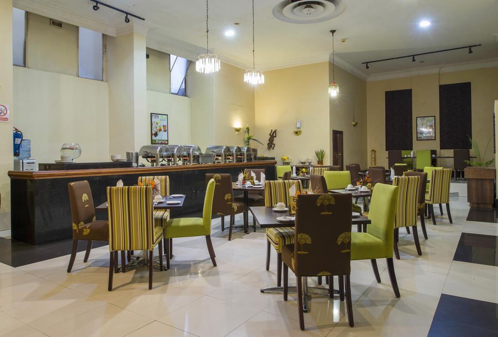 New Ambassador Hotel Хараре Экстерьер фото