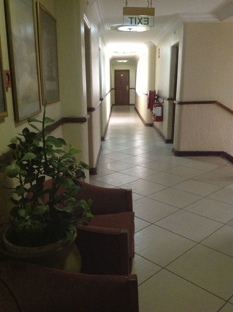 New Ambassador Hotel Хараре Экстерьер фото